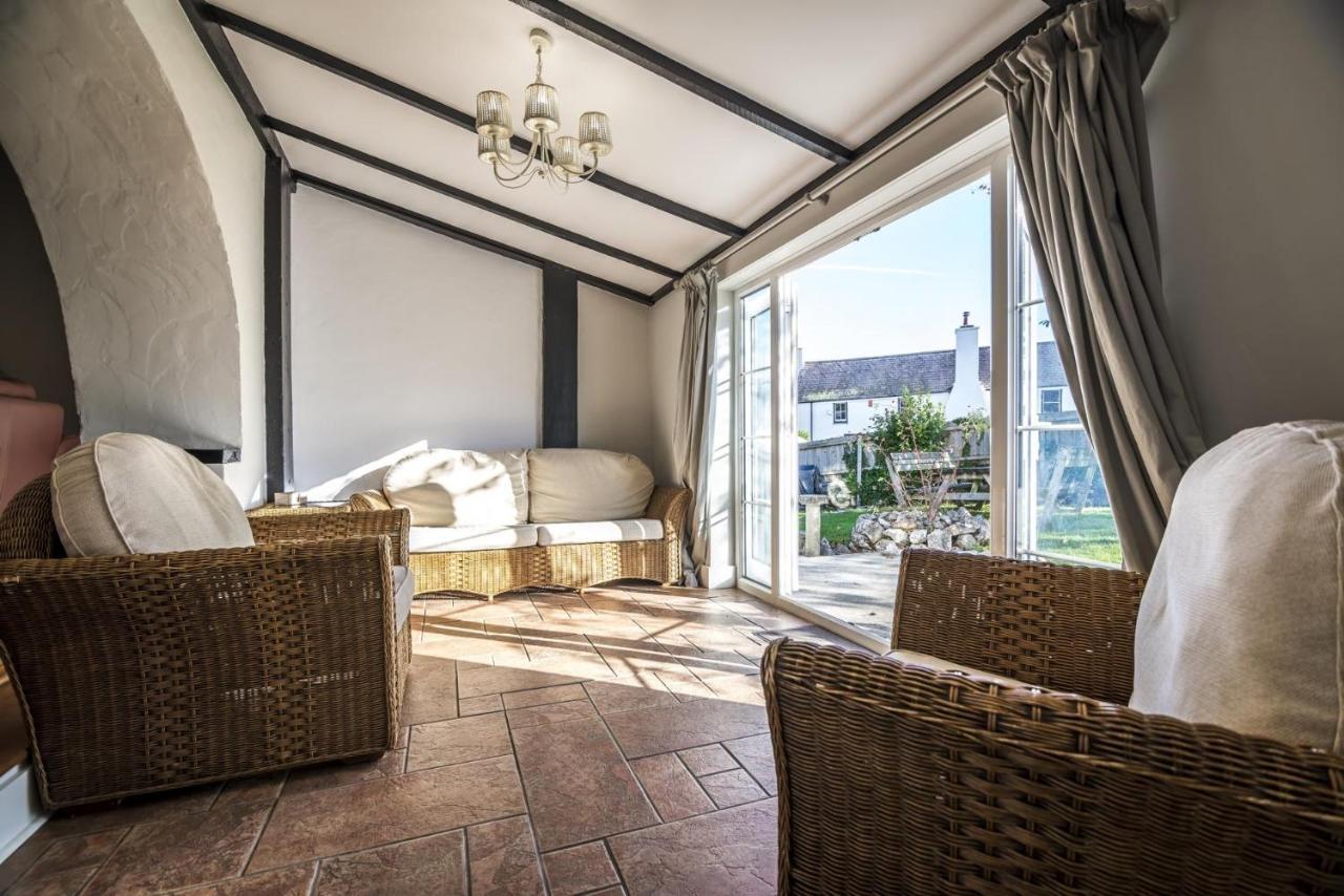 Barn Conversion - Hot Tub - Penally - Tenby Bagian luar foto